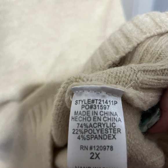 Entro cream colored sweater with black flower detail - Picture 5 of 5